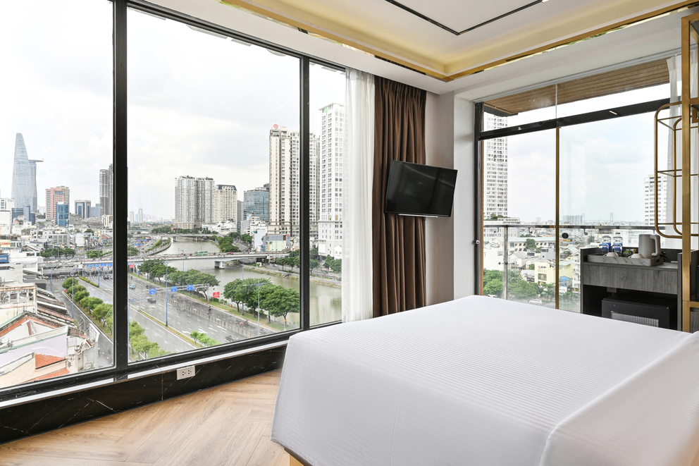 g8 riverside hotel